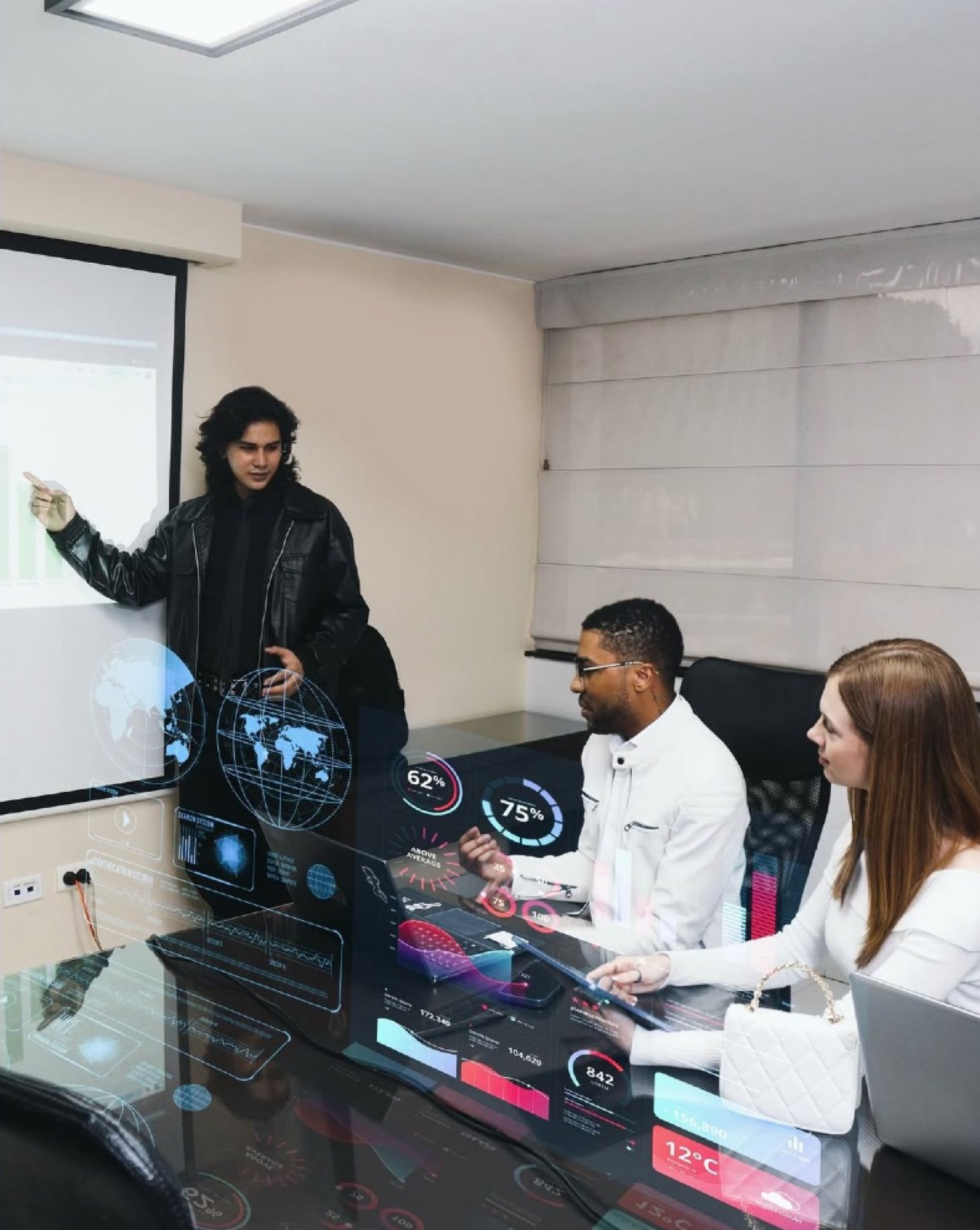 Equipo Portier revisando dashboard estratégico